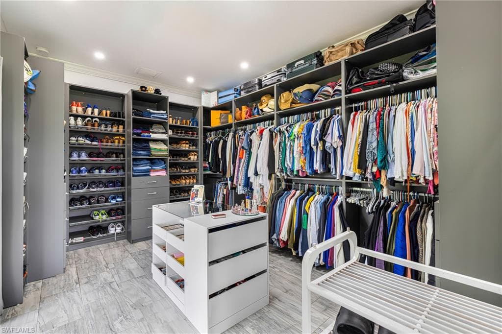 21040 Torre Del Lago ST-30