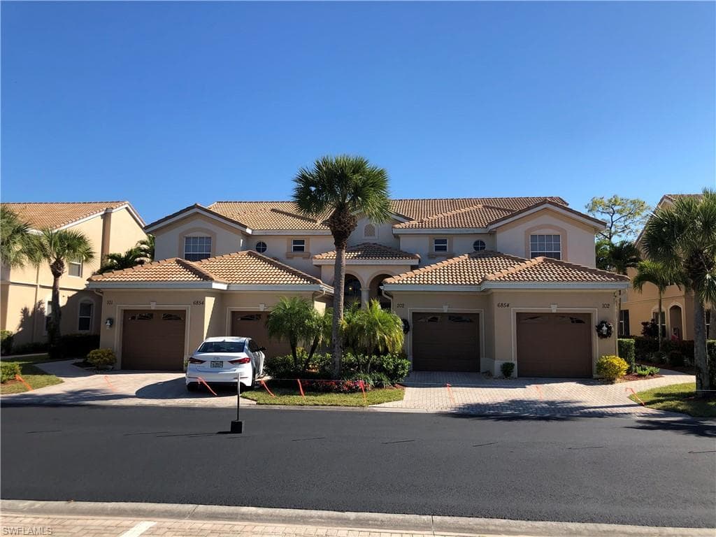 6854 STERLING GREENS DR 201-2