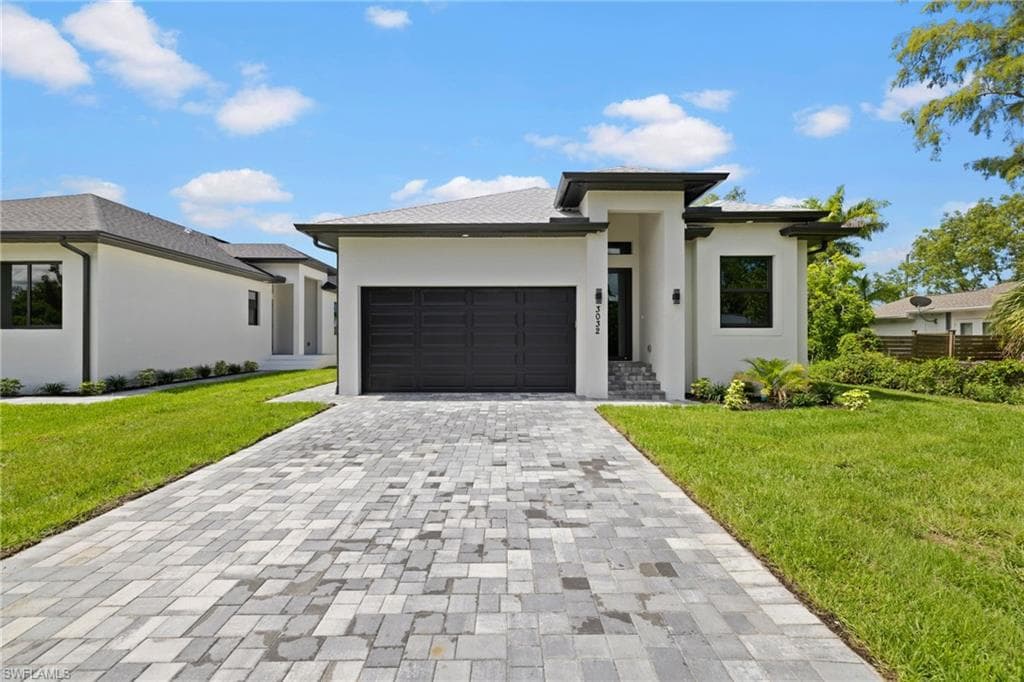 3032 Woodside AVE-2