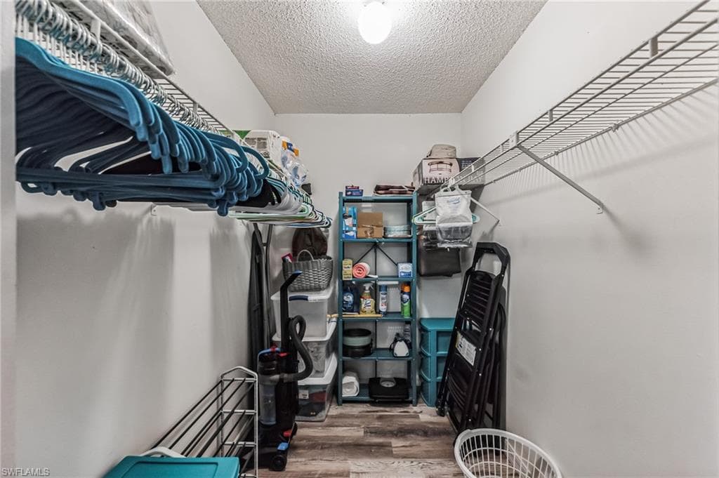 8081 Woods CIR 10-18