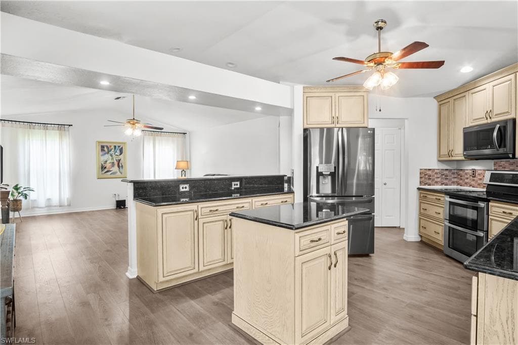 320 Georgia AVE-11