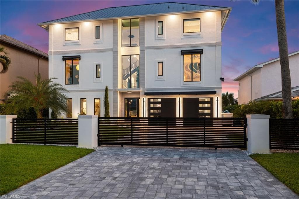 18 Pelican ST E-1