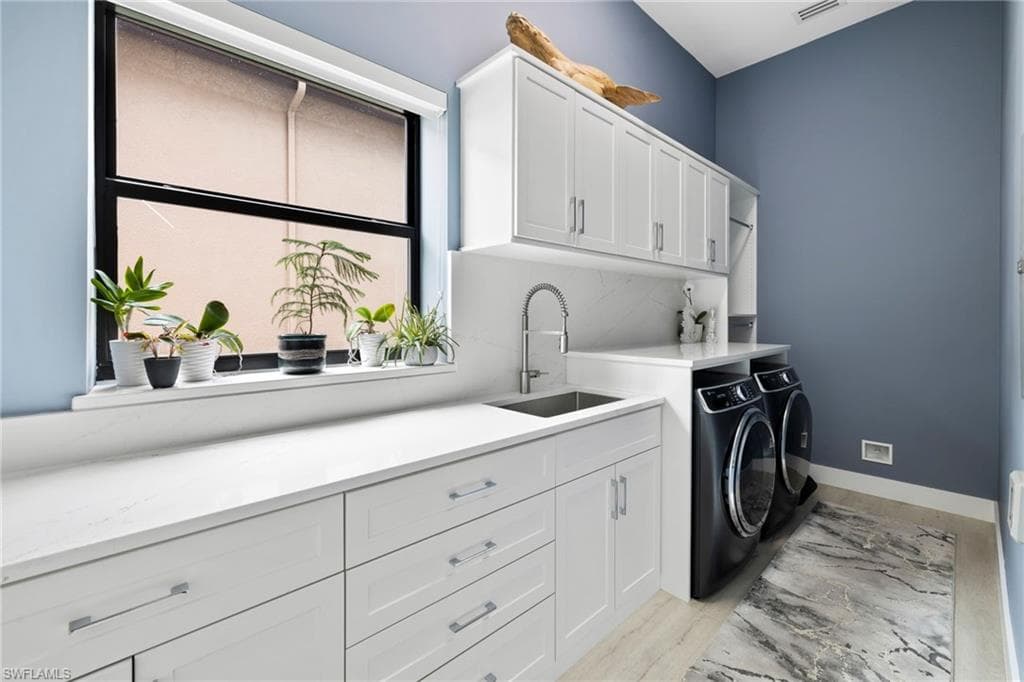 18 Pelican ST E-28