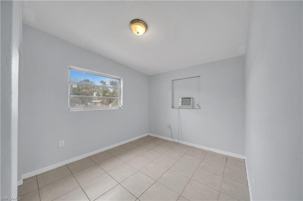 1527 Gardenia AVE-12