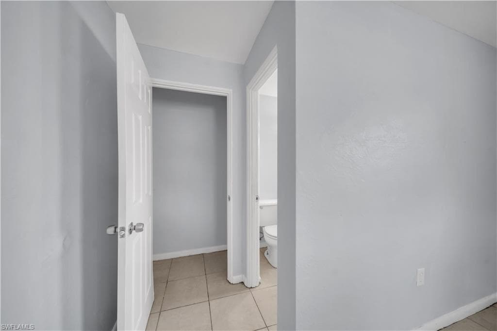 1527 Gardenia AVE-26
