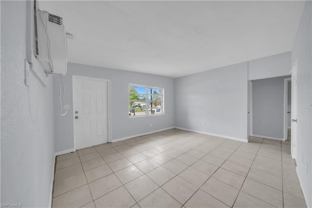 1527 Gardenia AVE-11