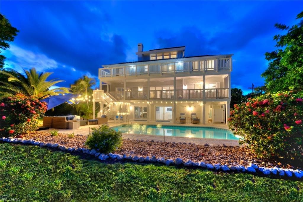 1048 Kings Crown DR-2