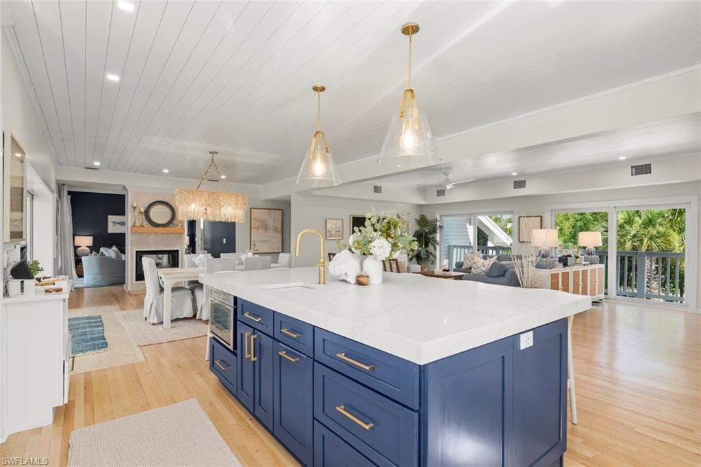 1048 Kings Crown DR-12
