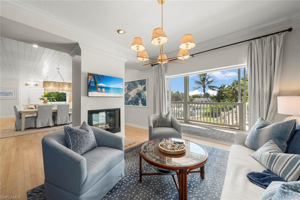 1048 Kings Crown DR-20