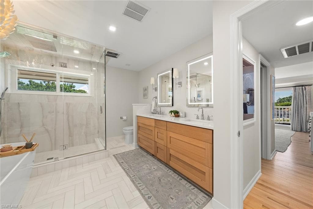 1048 Kings Crown DR-30