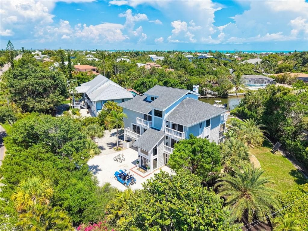 1048 Kings Crown DR-49