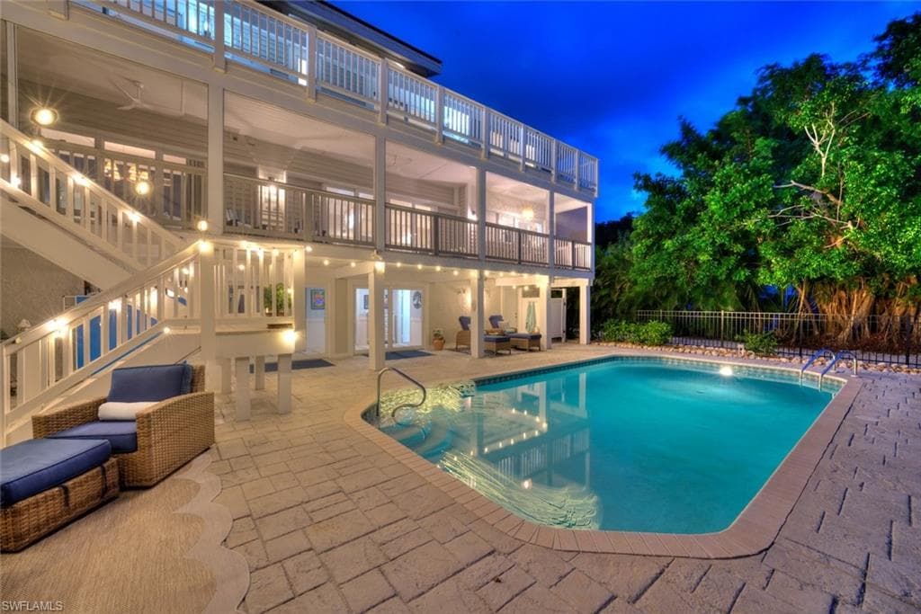 1048 Kings Crown DR-45