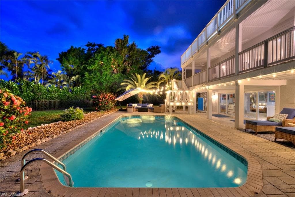 1048 Kings Crown DR-44