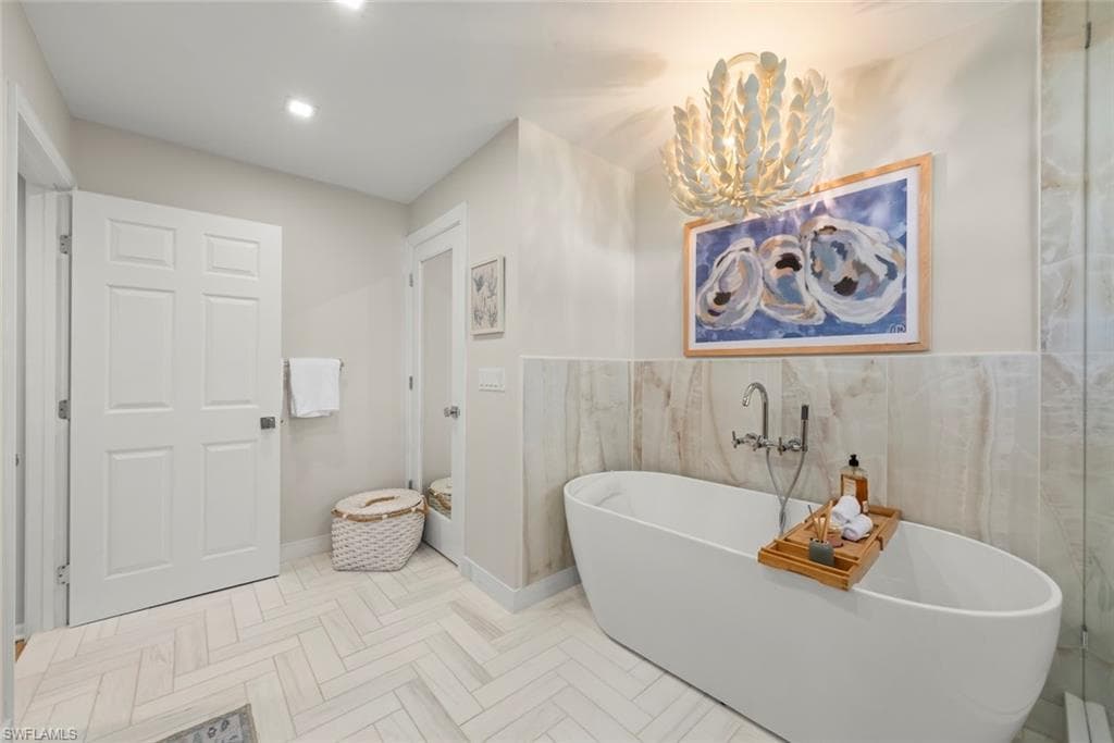 1048 Kings Crown DR-29