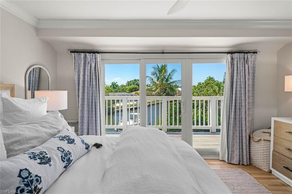 1048 Kings Crown DR-25