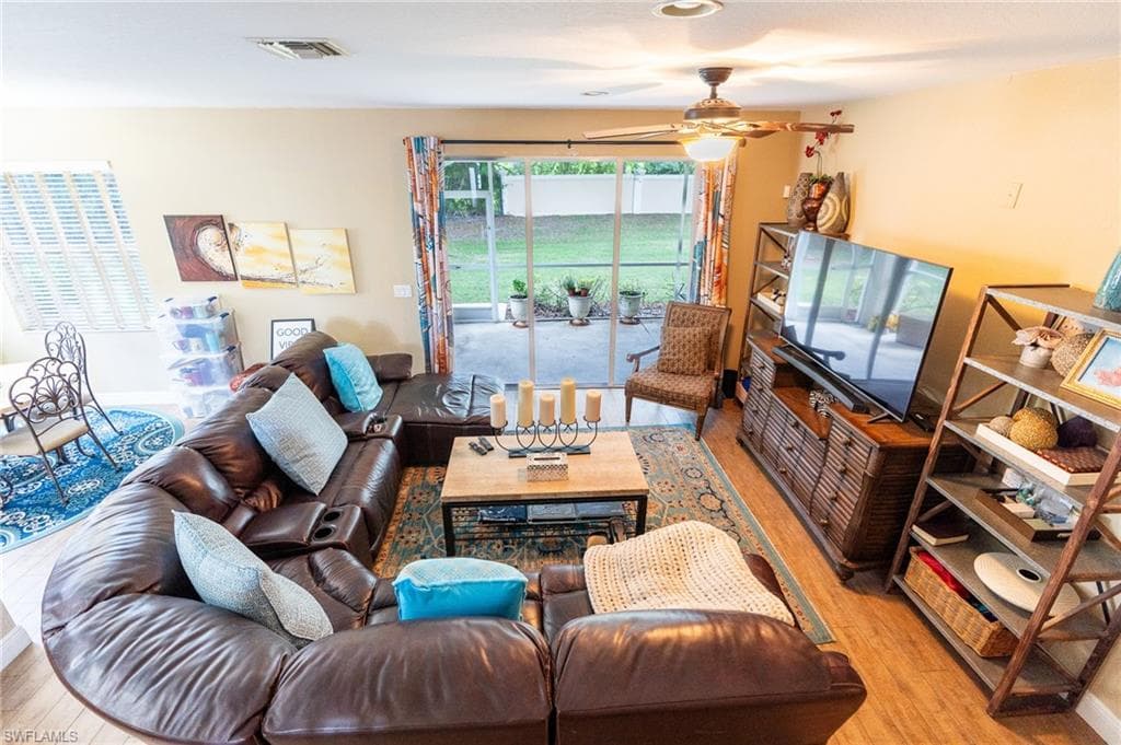 8713 Pegasus DR-38