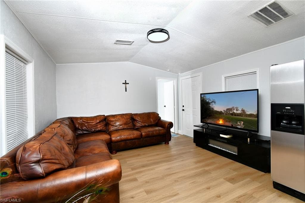 22950 Tinas LN-23