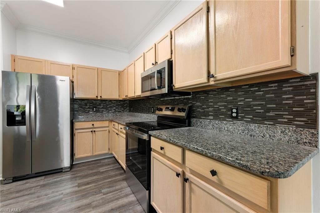 223 Stanhope CIR-10