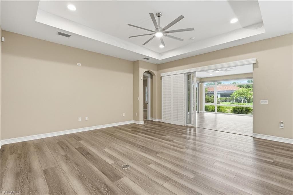 10240 Avonleigh DR-12