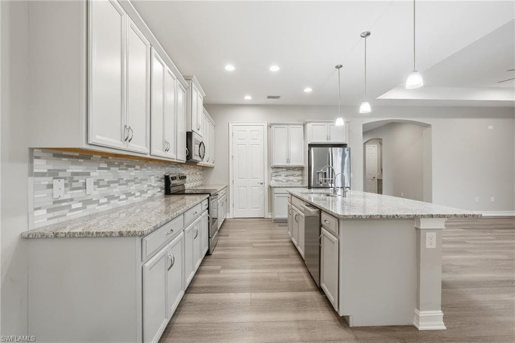 10240 Avonleigh DR-20
