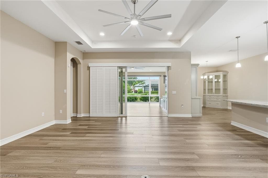 10240 Avonleigh DR-10