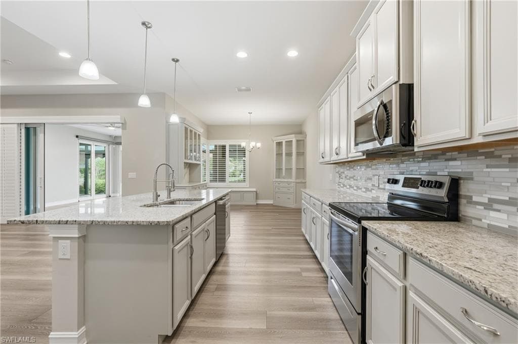 10240 Avonleigh DR-19