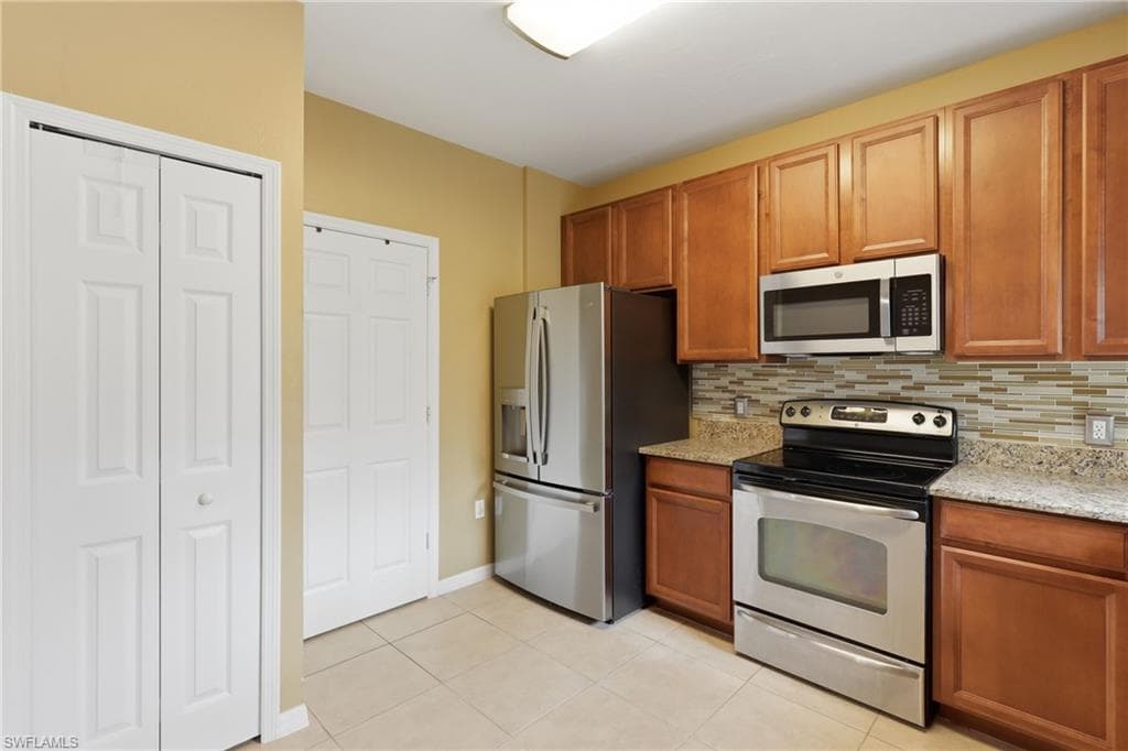 3818 Clearbrook LN-14