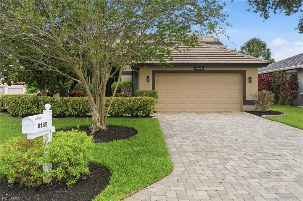 8185 Breton CIR-34
