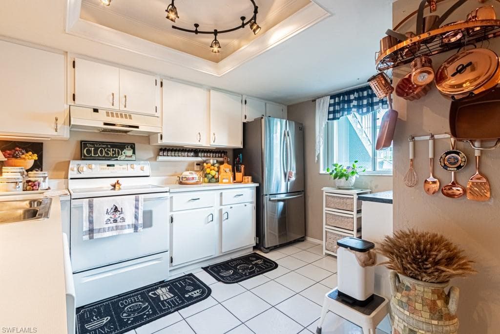 130 Cypress WAY E 1-2