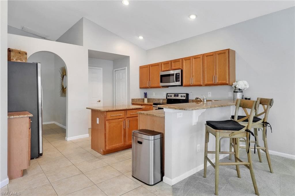 6773 Southern Oak CT-12