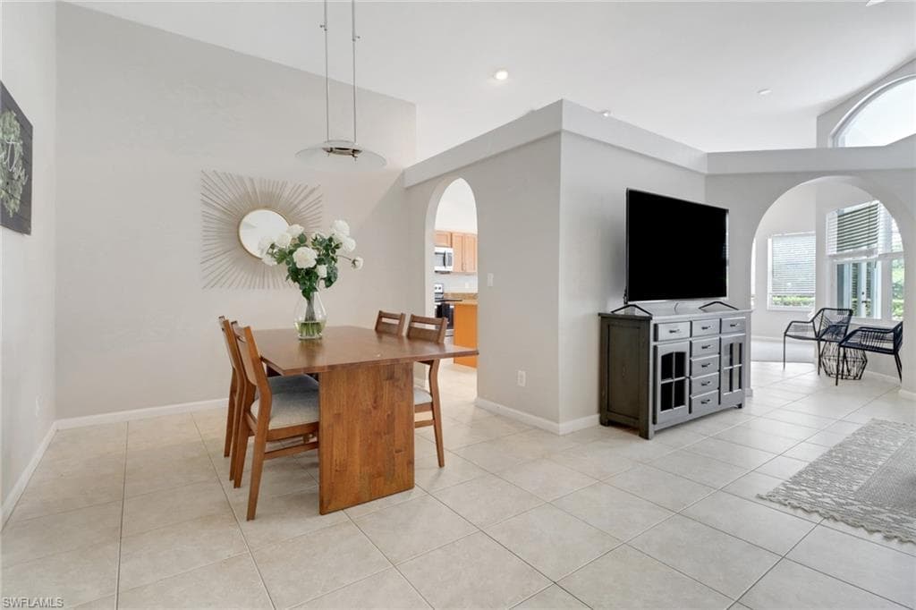 6773 Southern Oak CT-10
