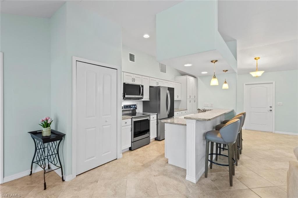 11693 OAKLAND DR-10