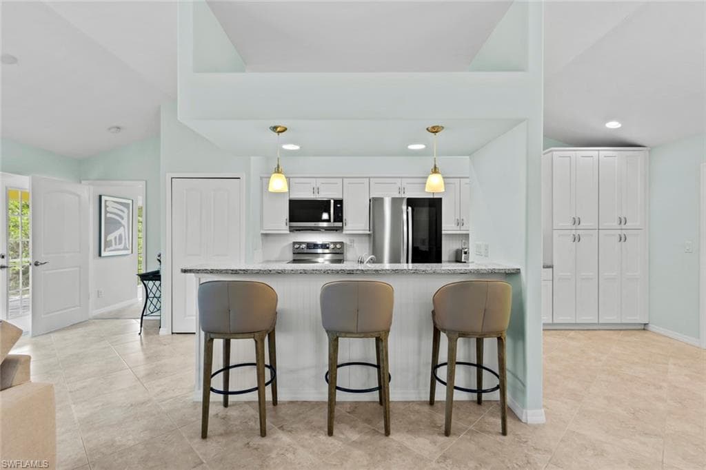 11693 OAKLAND DR-11