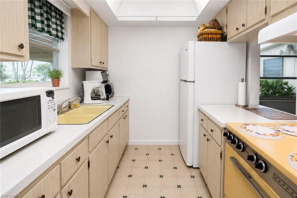 2214 Gladiola DR-8