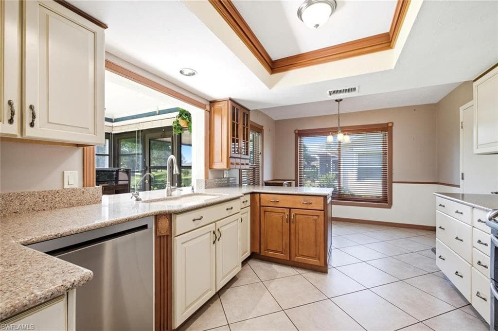 120 Fleur De Lis LN-10
