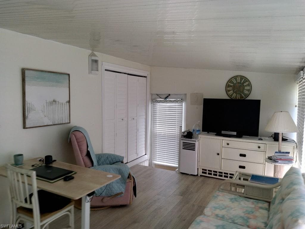 16 Jade DR-4