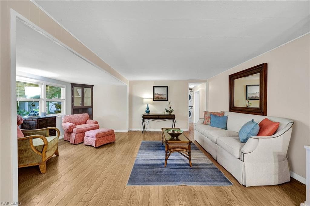 522 Menton LN-9