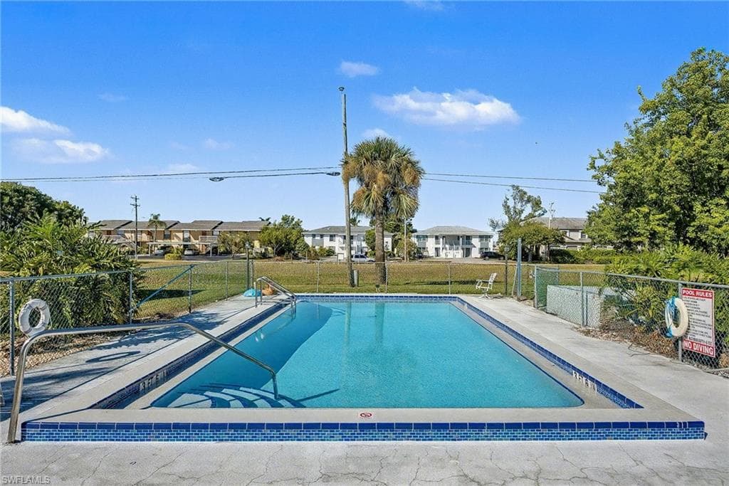 423 Cape Coral PKWY W 202-2