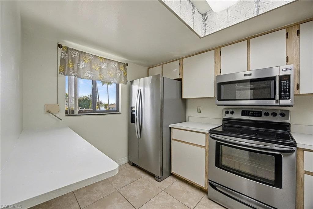 423 Cape Coral PKWY W 202-4