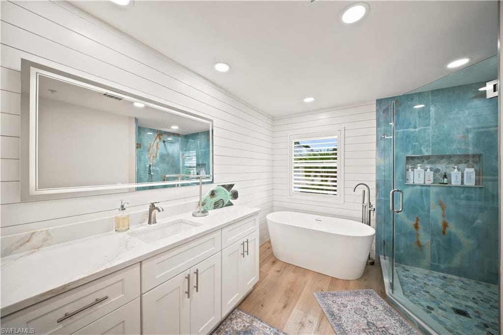 248 4th AVE S D201-22
