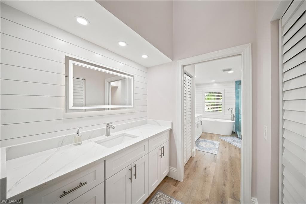 248 4th AVE S D201-20
