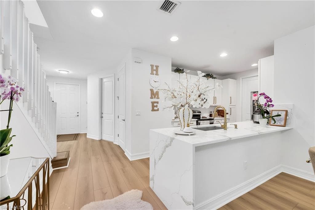 7689 Bristol CIR-4