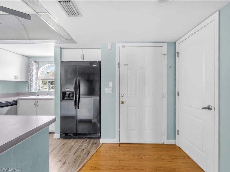 28 Cosmopolitan DR 15-9
