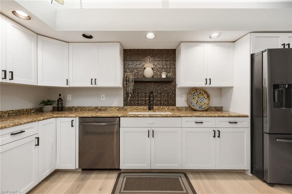 14233 Patty Berg DR-8