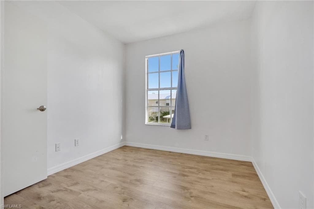 6085 Lake Front DR-11