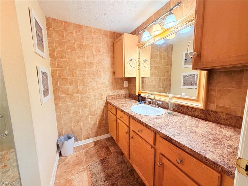 3322 Key DR 1-15