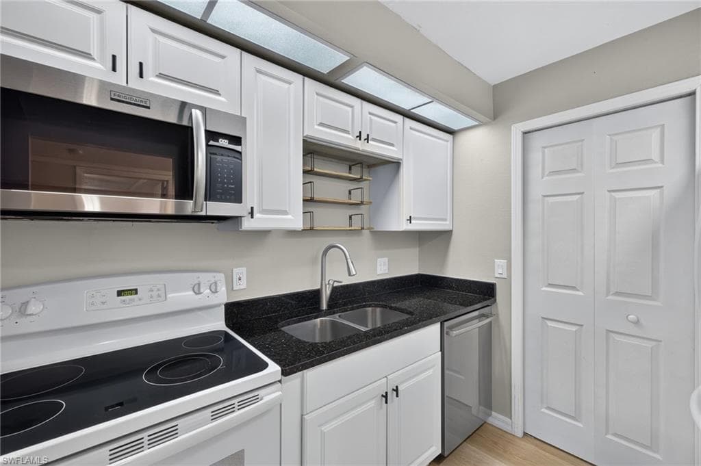 8121 Woods CIR 9-6