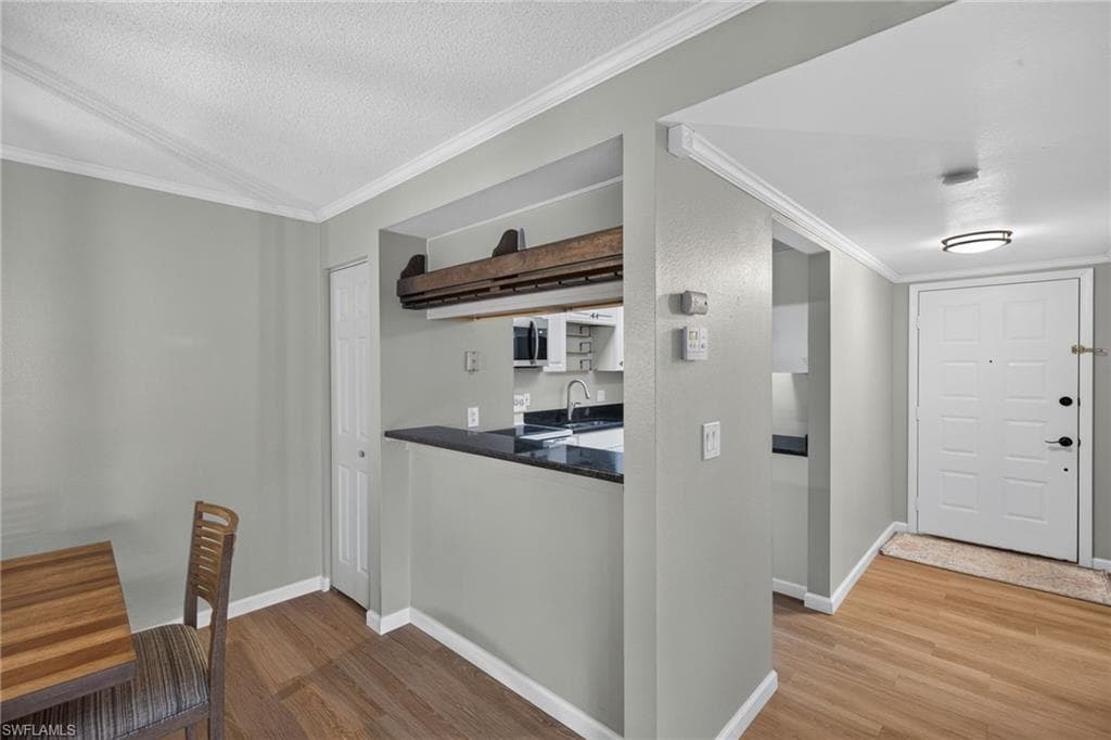 8121 Woods CIR 9-3