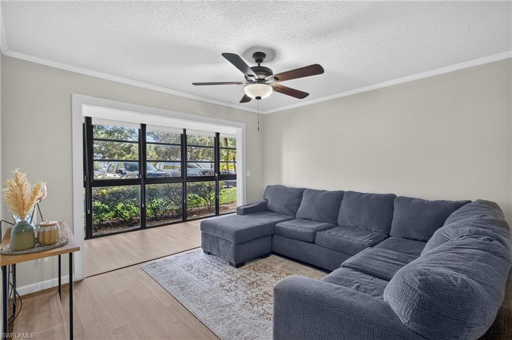 8121 Woods CIR 9-8