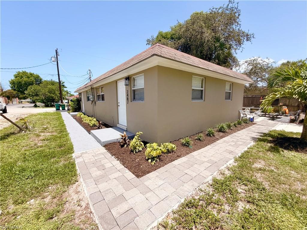 2485 Bayside ST-2